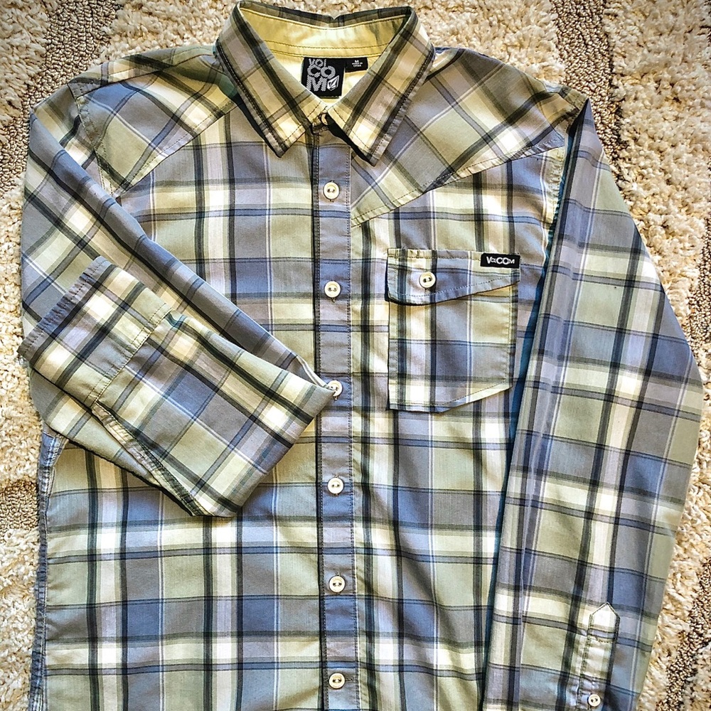 Volcom Men’s Button Down Shirt. Size Medium